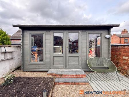 4 bedroom End of terrace house for sale in Harcourt Street, Newark, NG24