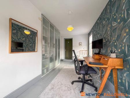 4 bedroom End of terrace house for sale in Harcourt Street, Newark, NG24