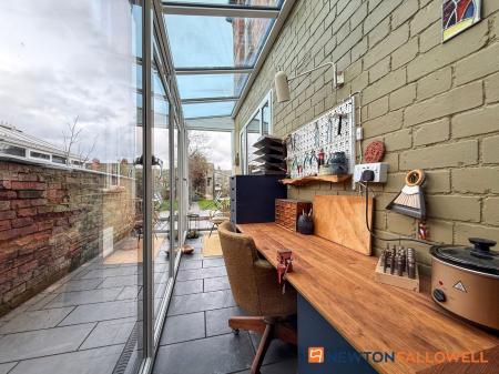 4 bedroom End of terrace house for sale in Harcourt Street, Newark, NG24