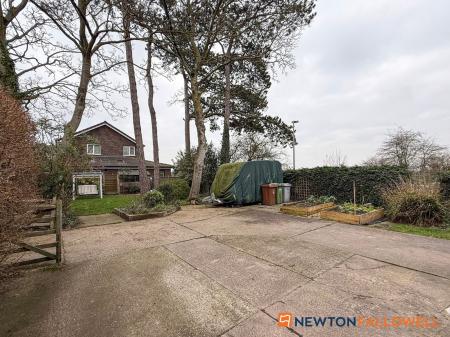 4 bedroom Detached house for sale in Markwick Close, Newark, NG24