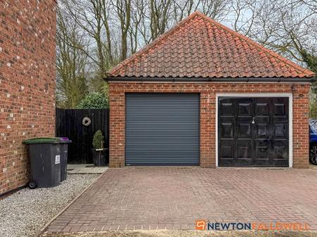 4 bedroom Semi-detached house for sale in Skayman Fields, Carlton-Le-Moorland, LN5