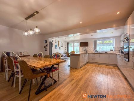 4 bedroom Semi-detached house for sale in Skayman Fields, Carlton-Le-Moorland, LN5