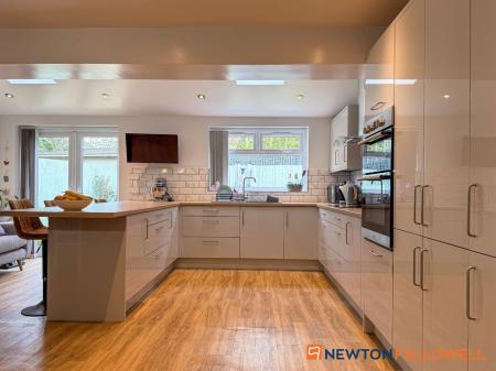4 bedroom Semi-detached house for sale in Skayman Fields, Carlton-Le-Moorland, LN5