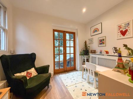 3 bedroom Semi-detached house for sale in Wellington Road, Newark, NG24