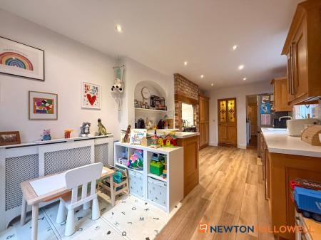 3 bedroom Semi-detached house for sale in Wellington Road, Newark, NG24