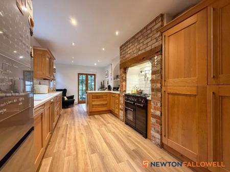 3 bedroom Semi-detached house for sale in Wellington Road, Newark, NG24