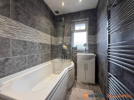 3 bedroom Semi-detached house for sale in Gainsborough Road, Winthorpe, NG24