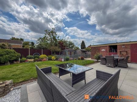 3 bedroom Detached bungalow for sale in Warwick Road, Balderton, NG24