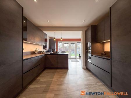 3 bedroom Detached bungalow for sale in Warwick Road, Balderton, NG24