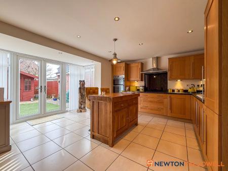 4 bedroom Detached house for sale in Tutt Close, Fernwood, NG24