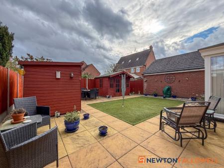 4 bedroom Detached house for sale in Tutt Close, Fernwood, NG24
