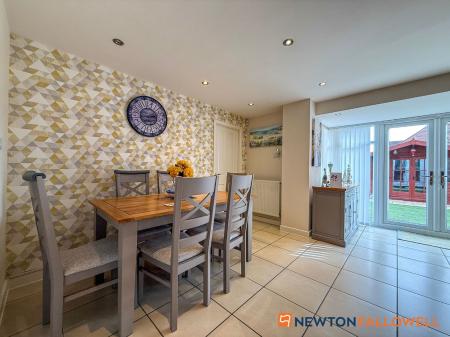 4 bedroom Detached house for sale in Tutt Close, Fernwood, NG24