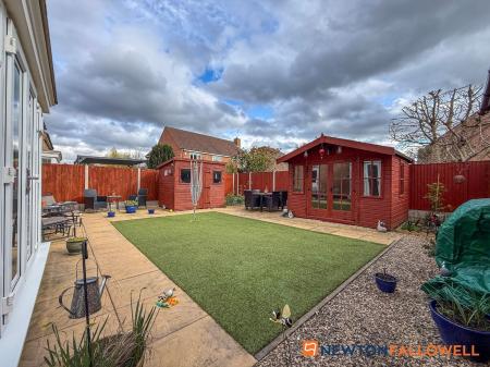 4 bedroom Detached house for sale in Tutt Close, Fernwood, NG24