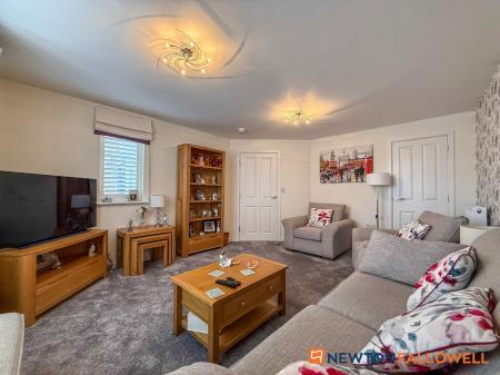 4 bedroom Detached house for sale in Tutt Close, Fernwood, NG24