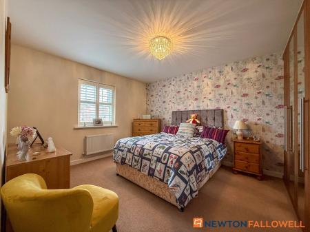 4 bedroom Detached house for sale in Tutt Close, Fernwood, NG24