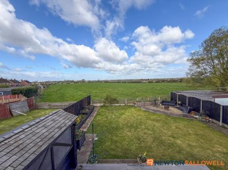 4 bedroom Semi-detached house for sale in Barnby Lane, Claypole, NG23