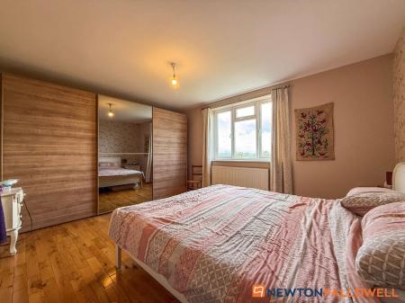 4 bedroom Semi-detached house for sale in Barnby Lane, Claypole, NG23