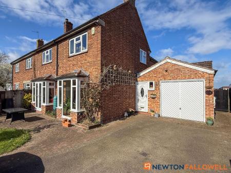 4 bedroom Semi-detached house for sale in Barnby Lane, Claypole, NG23