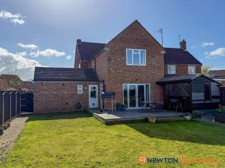 4 bedroom Semi-detached house for sale in Barnby Lane, Claypole, NG23