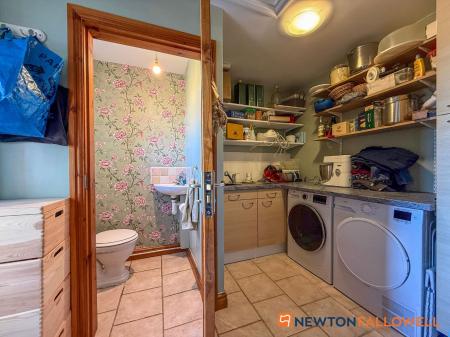 4 bedroom Semi-detached house for sale in Barnby Lane, Claypole, NG23