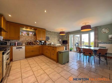 4 bedroom Semi-detached house for sale in Barnby Lane, Claypole, NG23