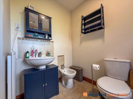 4 bedroom Semi-detached house for sale in Barnby Lane, Claypole, NG23