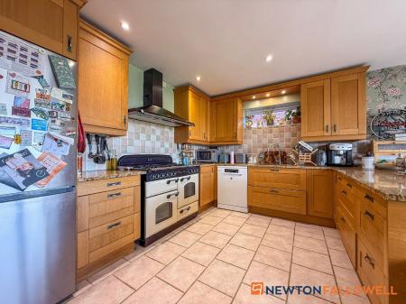 4 bedroom Semi-detached house for sale in Barnby Lane, Claypole, NG23