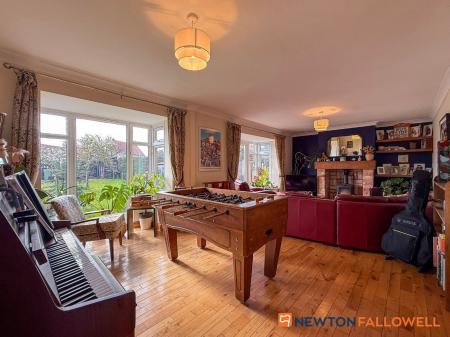 4 bedroom Semi-detached house for sale in Barnby Lane, Claypole, NG23