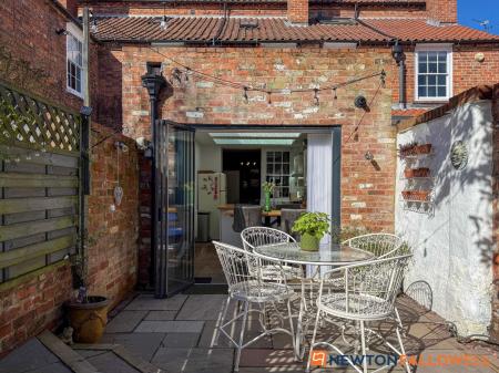 3 bedroom Terraced House for sale in Mill Gate, Newark, NG24