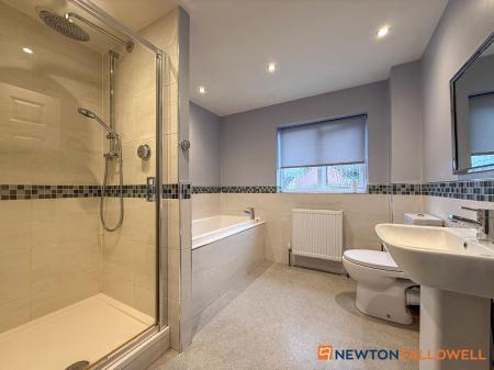 5 bedroom Detached house for sale in Dale Way, Fernwood, NG24