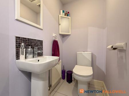 5 bedroom Detached house for sale in Dale Way, Fernwood, NG24