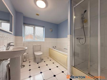 5 bedroom Detached house for sale in Dale Way, Fernwood, NG24