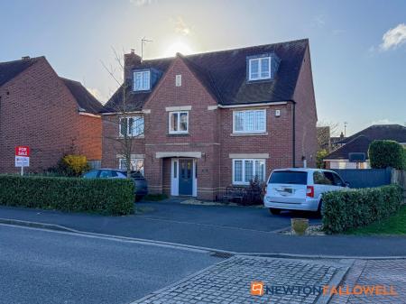 5 bedroom Detached house for sale in Dale Way, Fernwood, NG24