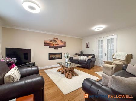 5 bedroom Detached house for sale in Dale Way, Fernwood, NG24