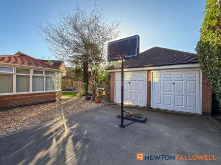 5 bedroom Detached house for sale in Dale Way, Fernwood, NG24