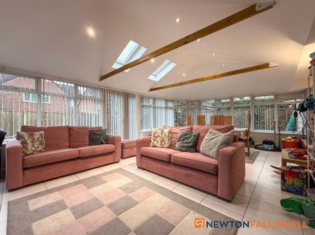 5 bedroom Detached house for sale in Dale Way, Fernwood, NG24