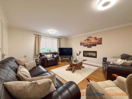 5 bedroom Detached house for sale in Dale Way, Fernwood, NG24