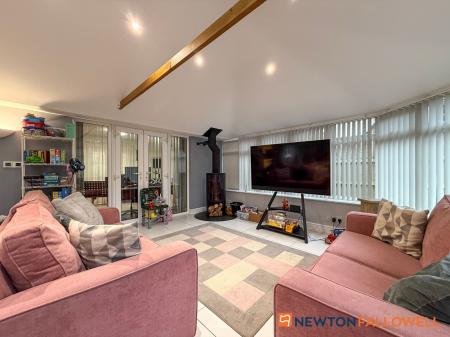 5 bedroom Detached house for sale in Dale Way, Fernwood, NG24