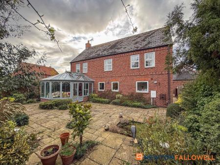 5 bedroom Detached house for sale in Bells Court, Carlton-Le-Moorland, LN5