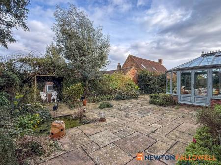 5 bedroom Detached house for sale in Bells Court, Carlton-Le-Moorland, LN5