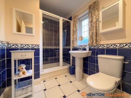 6 bedroom Detached house for sale in Glebe Park, Balderton, NG24