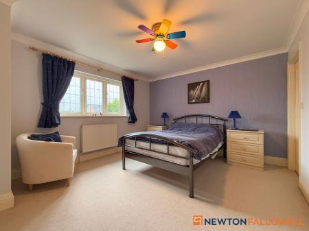 6 bedroom Detached house for sale in Glebe Park, Balderton, NG24