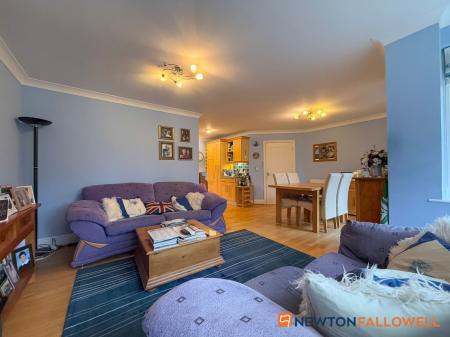 6 bedroom Detached house for sale in Glebe Park, Balderton, NG24