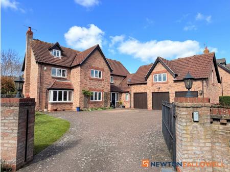 6 bedroom Detached house for sale in Glebe Park, Balderton, NG24