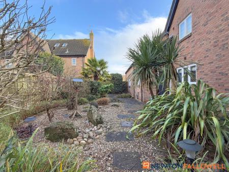 6 bedroom Detached house for sale in Glebe Park, Balderton, NG24