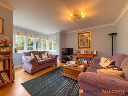 6 bedroom Detached house for sale in Glebe Park, Balderton, NG24