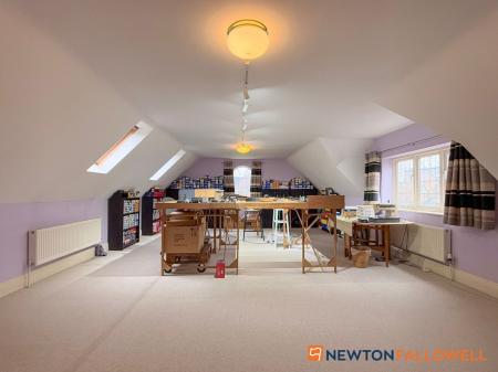 6 bedroom Detached house for sale in Glebe Park, Balderton, NG24