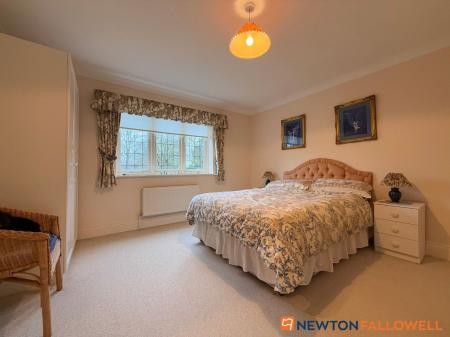 6 bedroom Detached house for sale in Glebe Park, Balderton, NG24