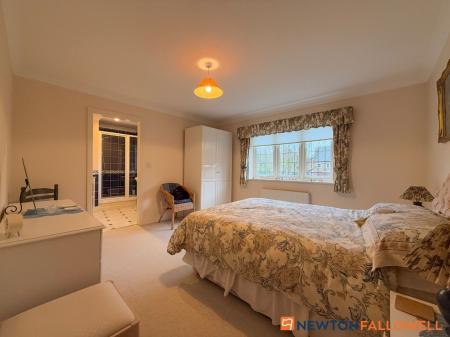 6 bedroom Detached house for sale in Glebe Park, Balderton, NG24