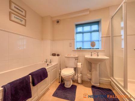 5 bedroom Detached house for sale in Bells Court, Carlton-Le-Moorland, LN5